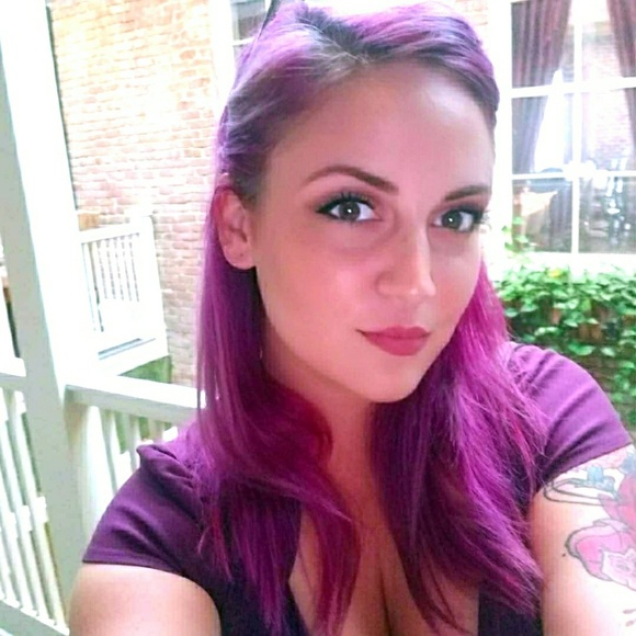 Meet your Posher! - Picture 3 of 5